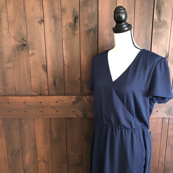 CHARLES HENRY Short Sleeve Faux Wrap Midi Dress - Picture 7 of 8